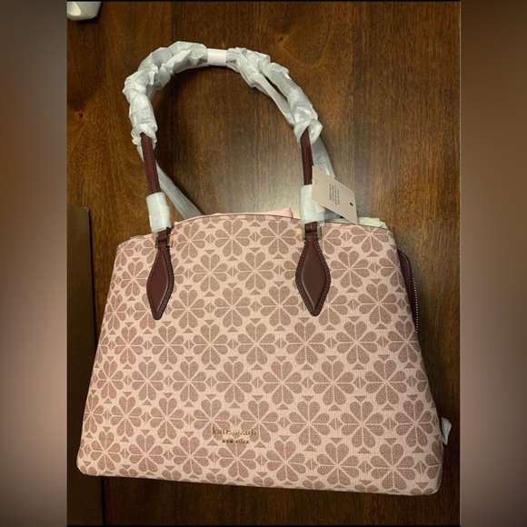 Brand new Kate spade purse. Never used - Picture 1 of 4